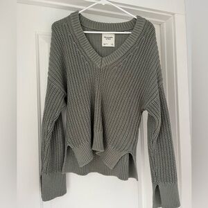 Abercrombie and fitch Easy v neck sweater, olive, size small